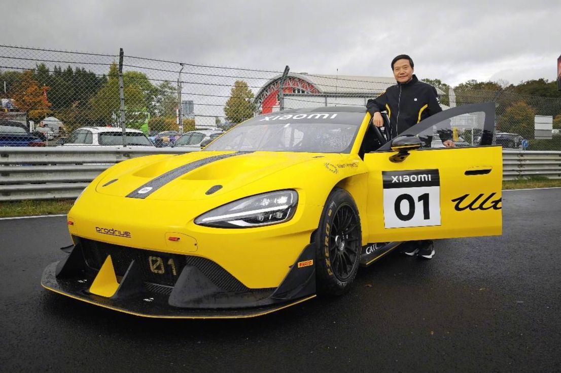 小米SU7 Ultra纽北测试因雨取消,原型车亮相