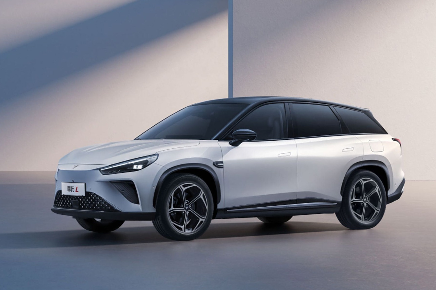 哪吒汽车被曝薪资发放延迟，公司回应：一线员工工资按时发