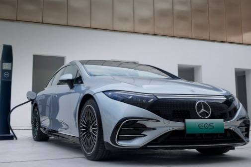 梅赛德斯-奔驰第三季度业绩下滑，现金流保持稳健