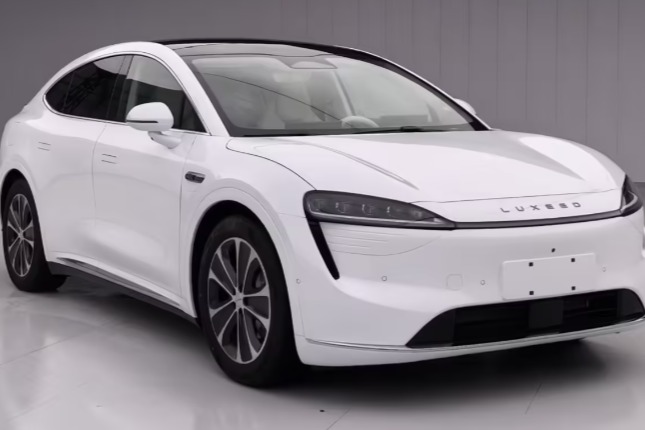 鸿蒙智行R7增程版亮相工信部，搭载奇瑞1.5T发动机