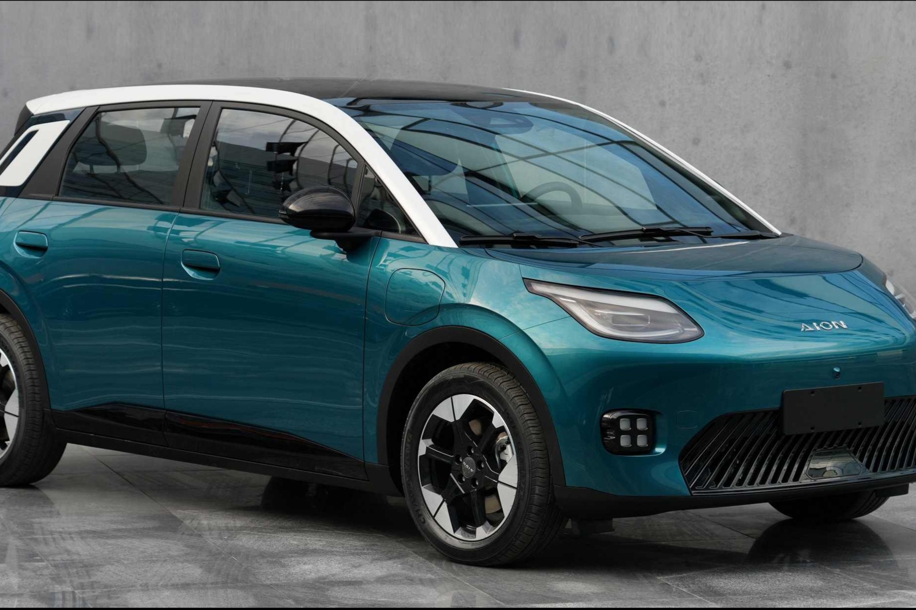 广汽埃安AION UT亮相工信部公告，广州车展或将发布