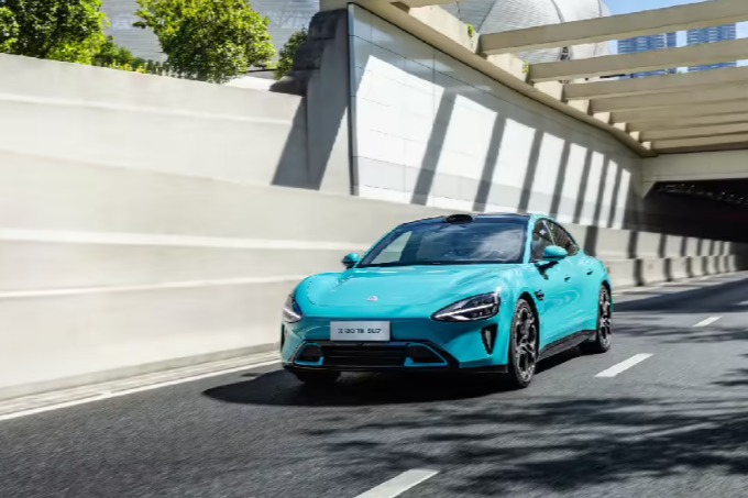 小米汽车智驾功能升级：雨雪天气优化，无信号地下车库自动泊车，双活塞卡钳提升性能