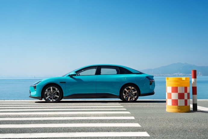 小鹏汽车推出MONA M03新配色，官方改色服务2990元起