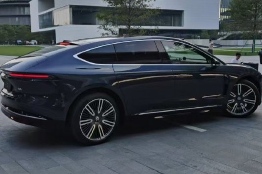 蔚来ET9旗舰轿车发布先进数字架构