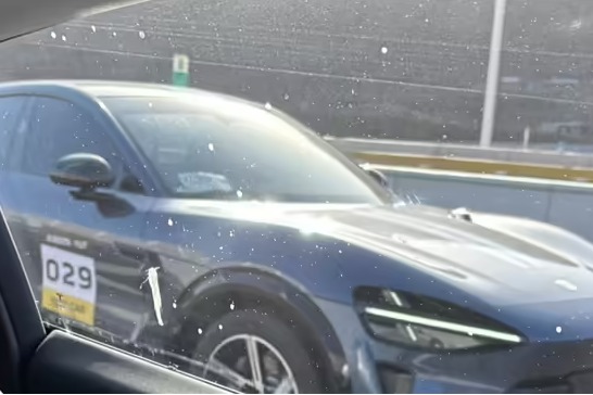 小米YU7 SUV标准版实车曝光：不带激光雷达