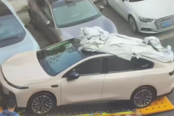 零跑 B01 轿车无伪装谍照曝光