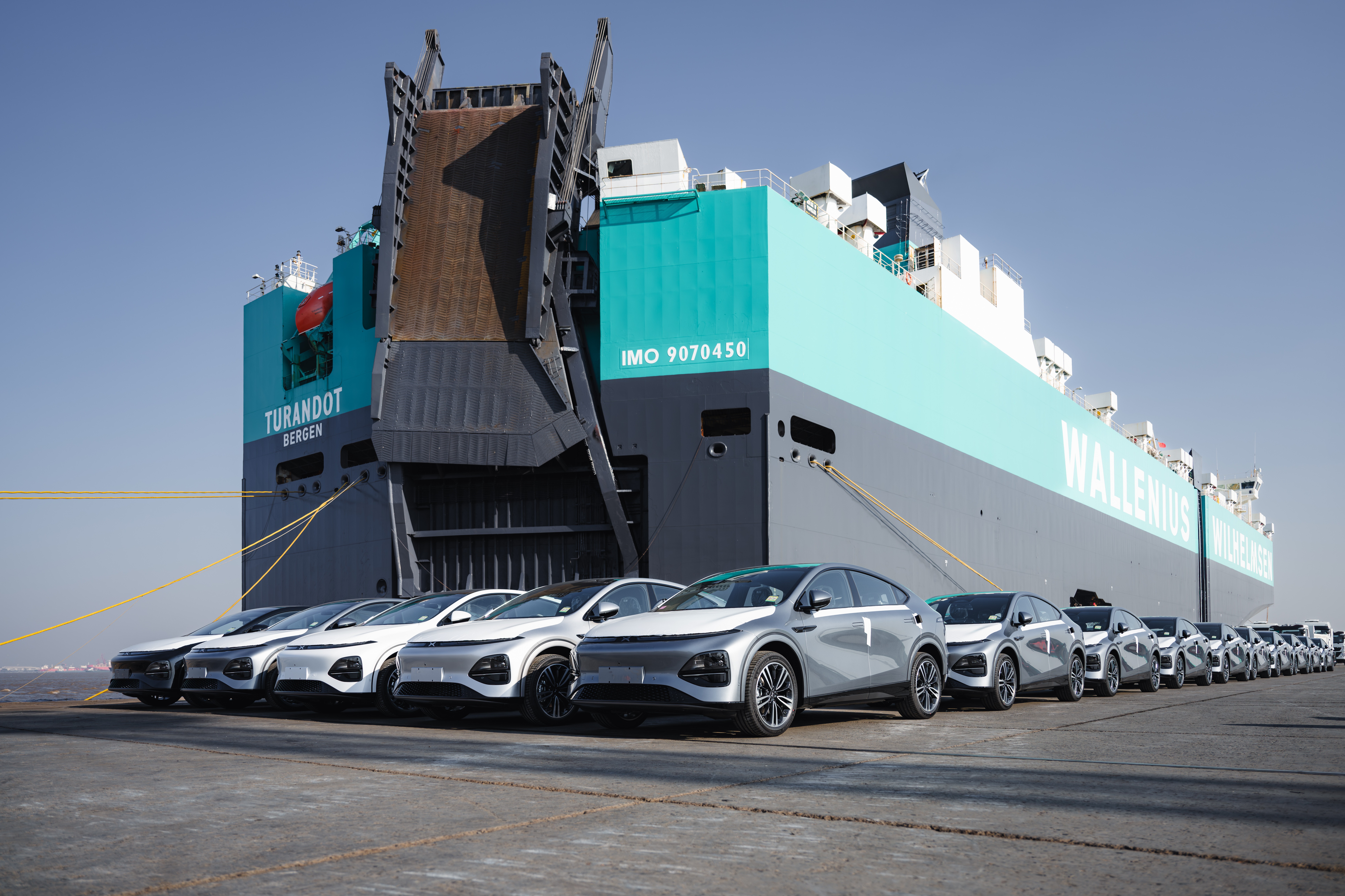 小鹏汽车自动驾驶负责人体验特斯拉FSD：中美路况差异显著，小鹏更适应中国复杂路况