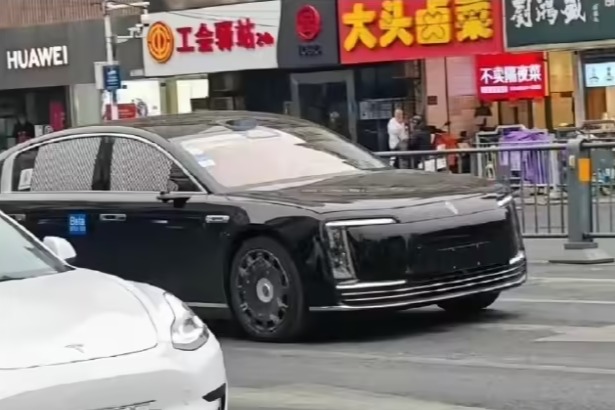 鸿蒙智行尊界S800路试图曝光