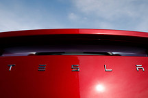 特斯拉第一季度亏损7.02亿美元，或在第三季度将恢复盈利