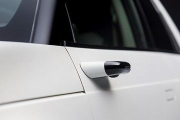 本田e配备电子后视镜，比传统后视镜大50%的视野范围助你安心驾驶