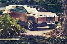 自动驾驶系统加方形方向盘，宝马电动SUV新操作，全身满满科技感