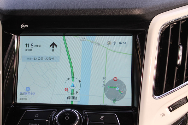 车机自带高德地图导航,定位精准十分精准,配合顺滑好用的触控屏幕用