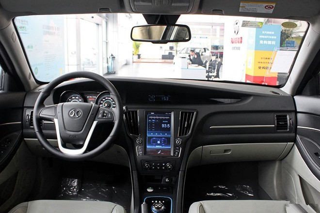 北汽又出杀手锏,eu300"满电"仅需3分钟 外观方面,eu300车型继承了eu