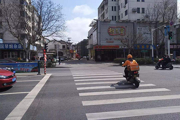 快递、外卖电动车或将成历史？用新能源车辆替代是不是天方夜谭？