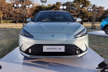 北汽新車ARCFOX αS，顏值不輸比亞迪漢