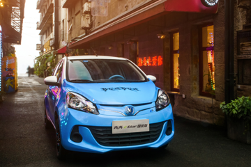 宏光MINI EV的最大对手，外观娇小可爱，起售价2.98万