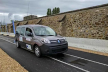 电动车也有了无线充电功能？甚至可以边充边开？