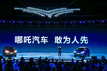 哪吒再现“骚操作”：提车认钱不认人