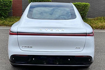 合創(chuàng)A06成都車展亮相，對(duì)標(biāo)特斯拉