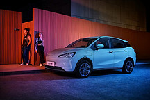 哪吒V车系成最快突破10万销量新势力车型 90后用户超四成