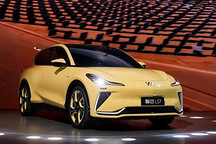 智己LS7开启预售，首款量产搭载YAT巡航型半幅方向盘车型