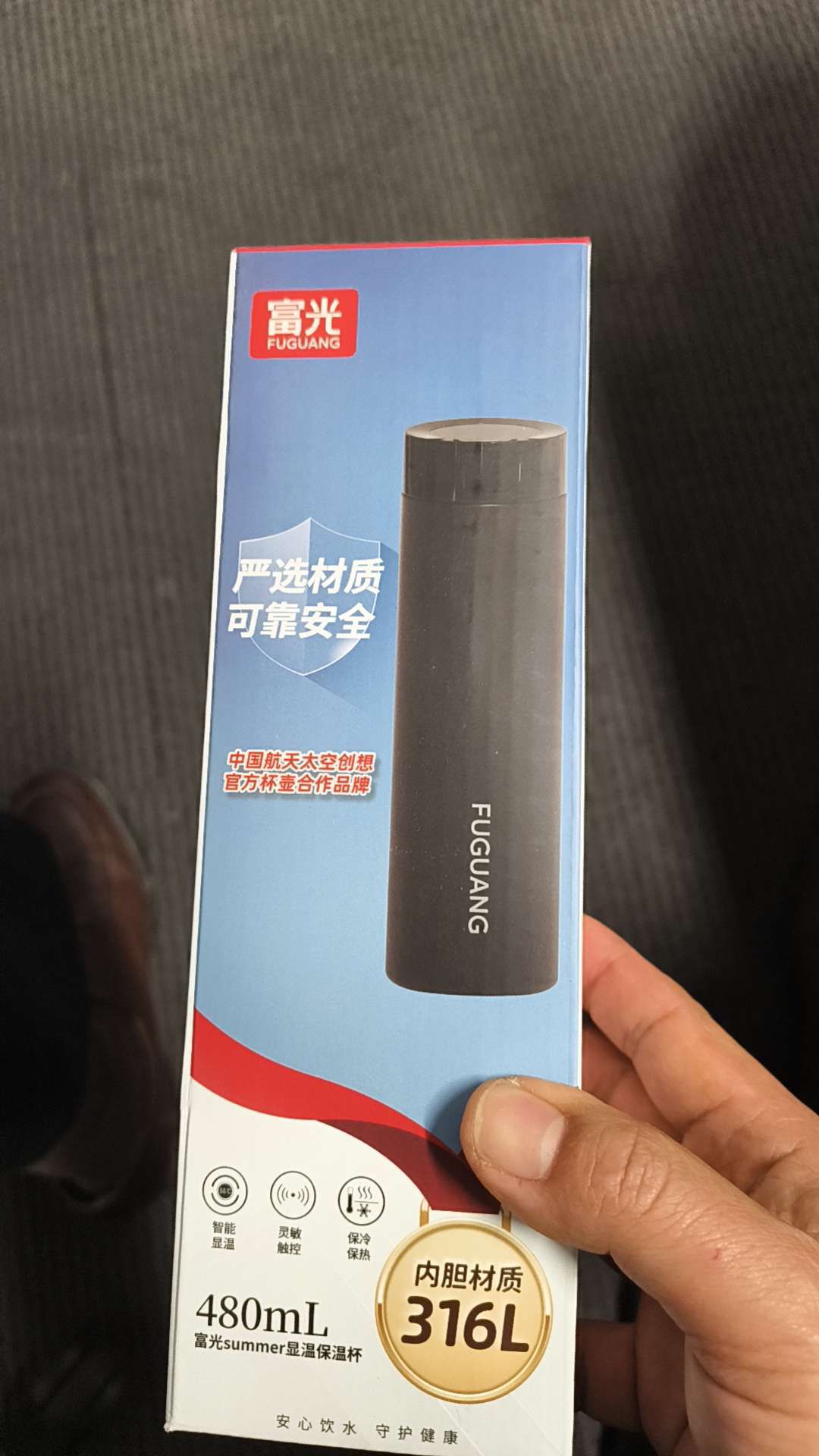 我得来说说第一电动
真得是良心企业
之前积分兑换
几乎自己都忘记了
突然收到这个杯子
这在寒冷的冬天
真得给我暖心
这样的企业应该站出来给他们说话
第一电动
真得希望你们越来越好