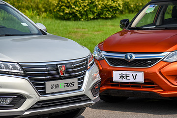 高水平对决 荣威ERX5 VS 比亚迪宋EV300