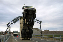 那些惊掉下巴的奇葩车祸，脑洞再大也不知道是怎么发生的！