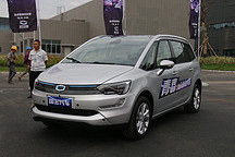 首款6座电动MPV有啥料 实拍国金汽车GM3