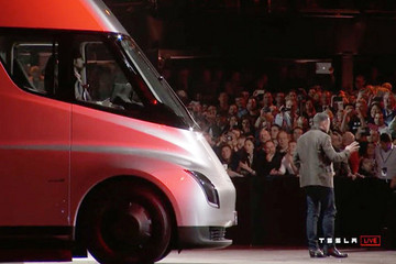 百公里加速5s 特斯拉电动卡车正式发布