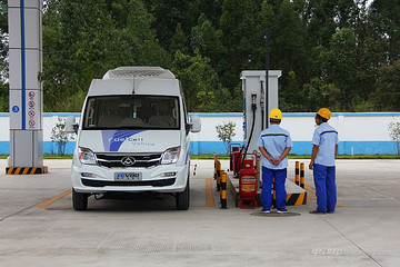 乘坐大通FCV80氢燃料电池车是怎样的体验？