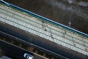 邊開車邊充電不再遙遠(yuǎn)，全球首條光伏高速公路即將落地濟(jì)南