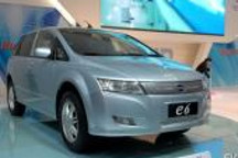 比亞迪明年主推小型電動車 乘用車將全部換裝三元鋰電池