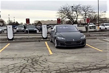 特斯拉「城市超级充电站」逐渐普及，这次是在芝加哥