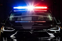 加拿大開始用一百多萬的 Model X 當警車了
