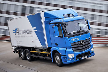 “特斯拉Semi参数不符物理定律”——卡车巨头戴姆勒跟马斯克急眼了