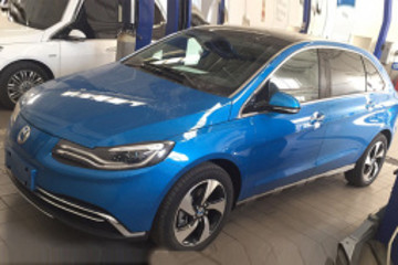 腾势500实车照亮相 这造型你怎么看？