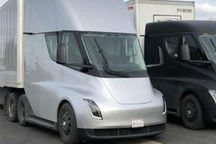 特斯拉Semi首次路试成功 量产仍需时间