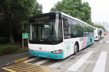 海格纯电巴士青岛温馨开跑