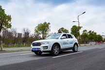 为了让自动驾驶更安全，这家公司给汽车配上了“云司机”