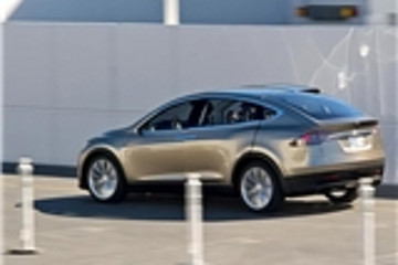 三车连撞特斯拉Model X车主丧生 钴酸锂电池技术激进稳定性遭质疑