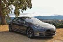 不義之財不可取！一輛被偷來的特斯拉Model S，在河里被發現了
