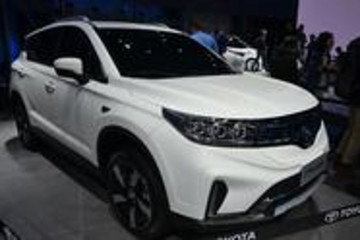 广汽丰田ix4 EV亮相2018北京车展