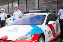 特斯拉電動跑車不僅變成了警車 現在還在盧森堡巡邏呢