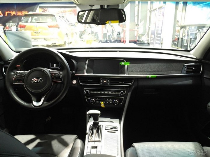 起亚K5插电式混动版车型内饰