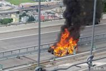 電池起火車主身亡！特斯拉又雙叒叕遭遇橫禍