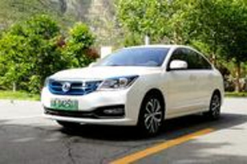 工況續(xù)航351公里，電駒評測風(fēng)神E70