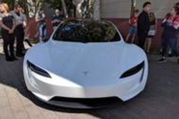 真好看！白色版特斯拉Roadster 2.0