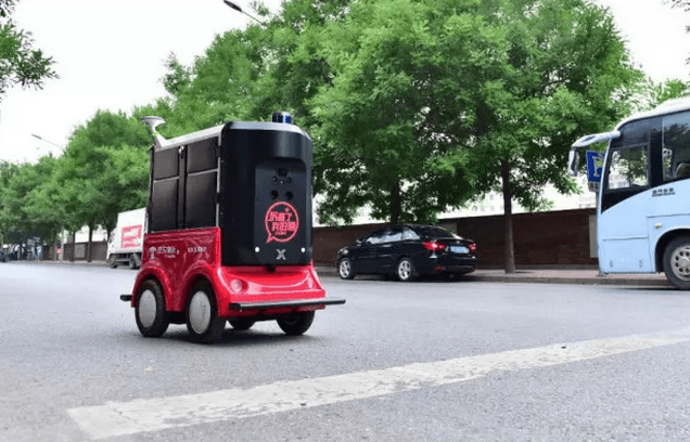 京东自动驾驶配送机器人曝光，北京街头能等红灯能自动避障