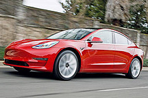 特斯拉 Model 3 新增“召喚”自主停車功能 可與車庫門聯(lián)動(dòng)